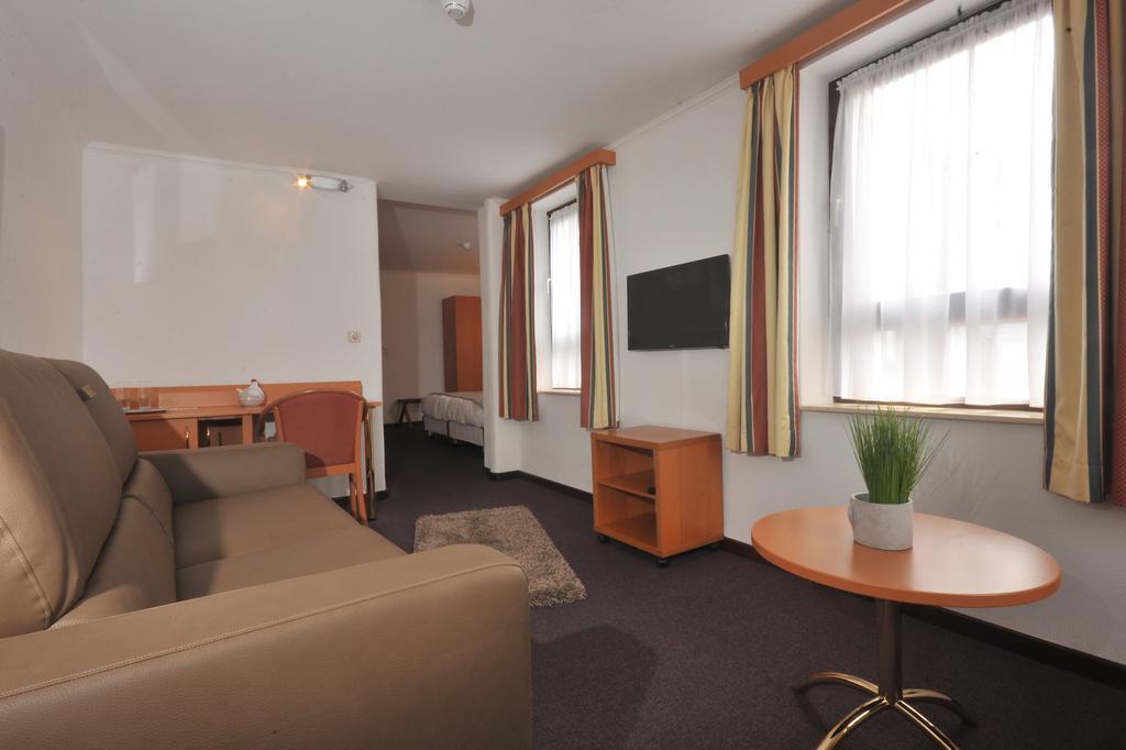 Hotel Du Perron تو الغرفة الصورة